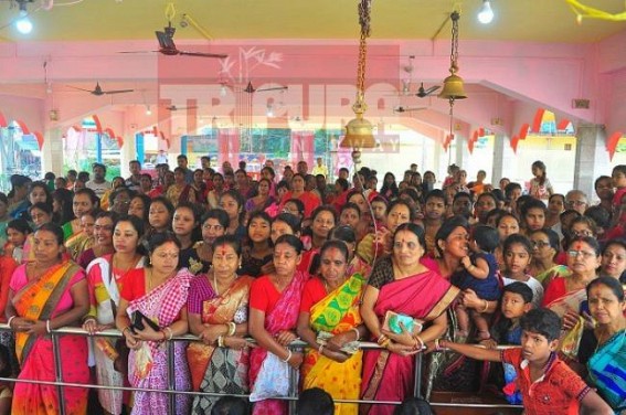 Devotees throng to Kali temples on Diwali morning 
